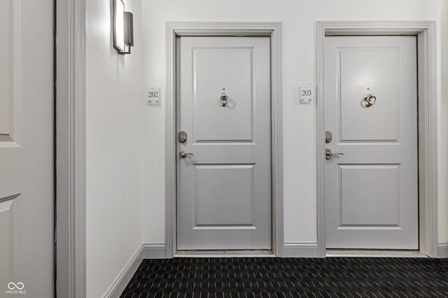 450 E Ohio Street 202, Indianapolis, IN 46204