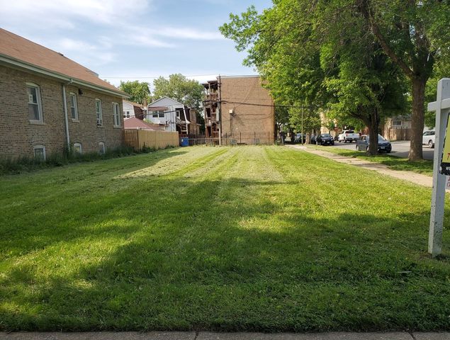 4702 W WRIGHTWOOD Avenue, Chicago, IL 60639