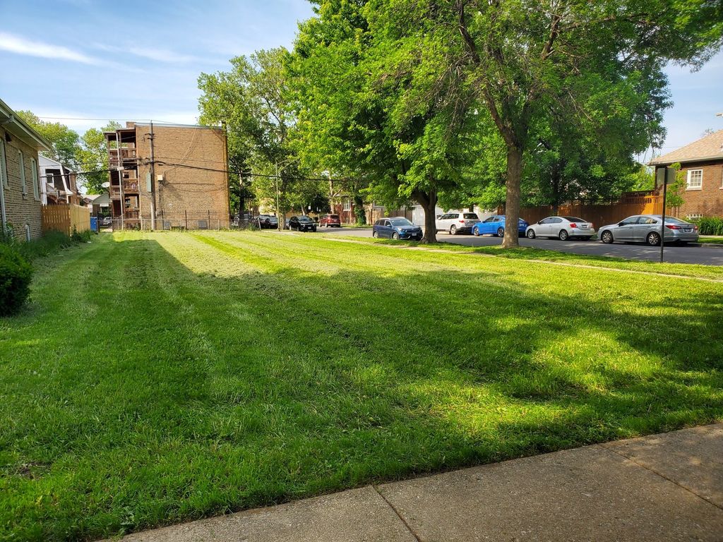 4702 W WRIGHTWOOD Avenue, Chicago, IL 60639