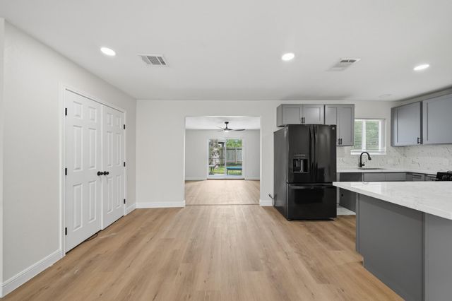 5207 Enyart Street, Houston, TX 77021