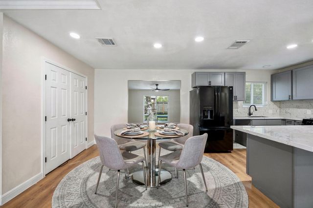 5207 Enyart Street, Houston, TX 77021