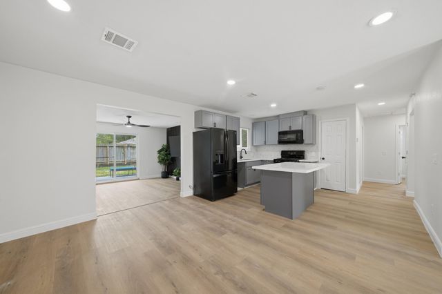 5207 Enyart Street, Houston, TX 77021