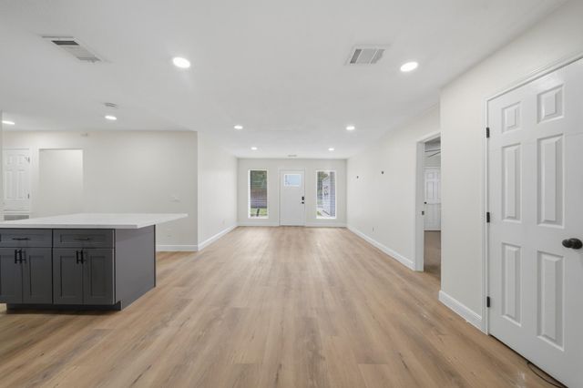 5207 Enyart Street, Houston, TX 77021