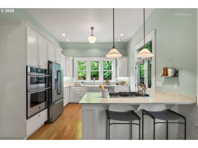 2104 Sw SPRING St, Portland, OR 97201