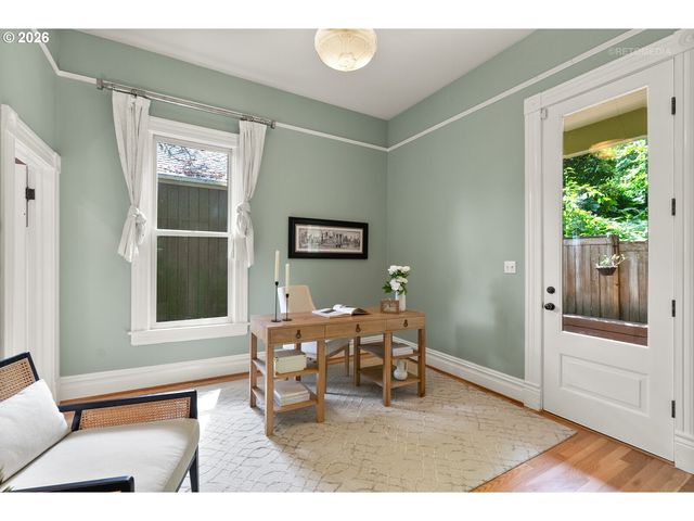 2104 Sw SPRING St, Portland, OR 97201