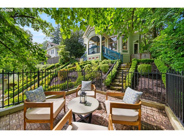 2104 Sw SPRING St, Portland, OR 97201