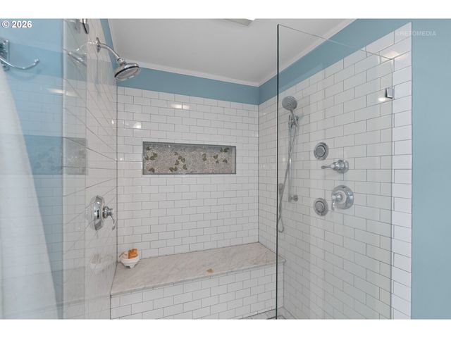 2104 Sw SPRING St, Portland, OR 97201