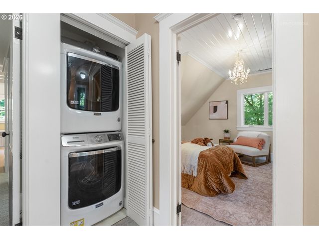 2104 Sw SPRING St, Portland, OR 97201