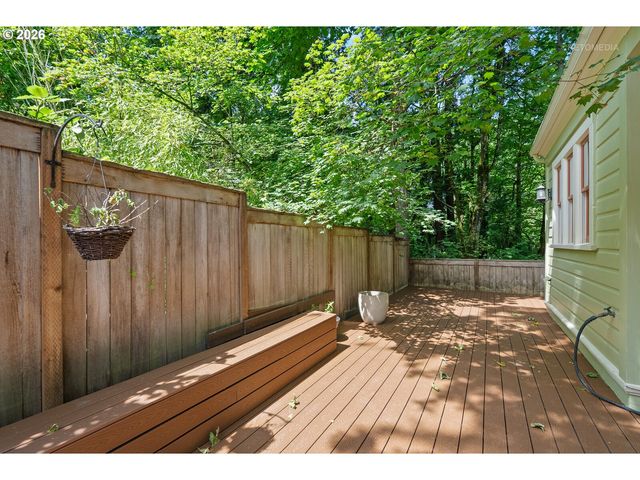 2104 Sw SPRING St, Portland, OR 97201