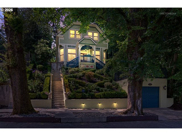 2104 Sw SPRING St, Portland, OR 97201