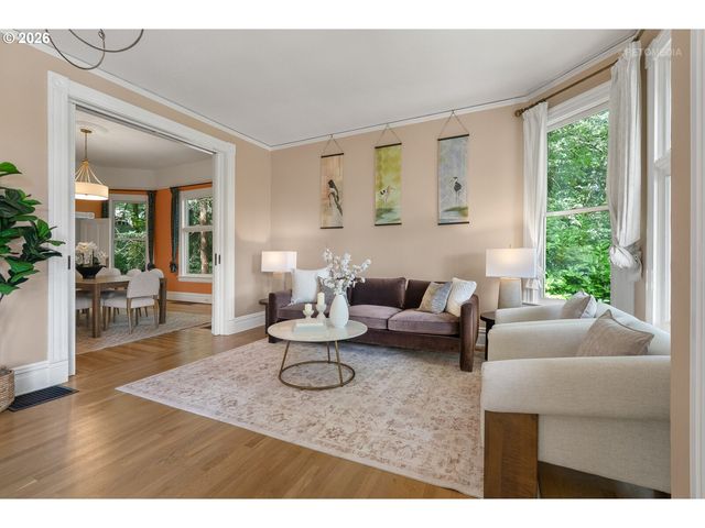 2104 Sw SPRING St, Portland, OR 97201