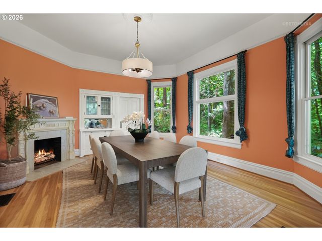2104 Sw SPRING St, Portland, OR 97201