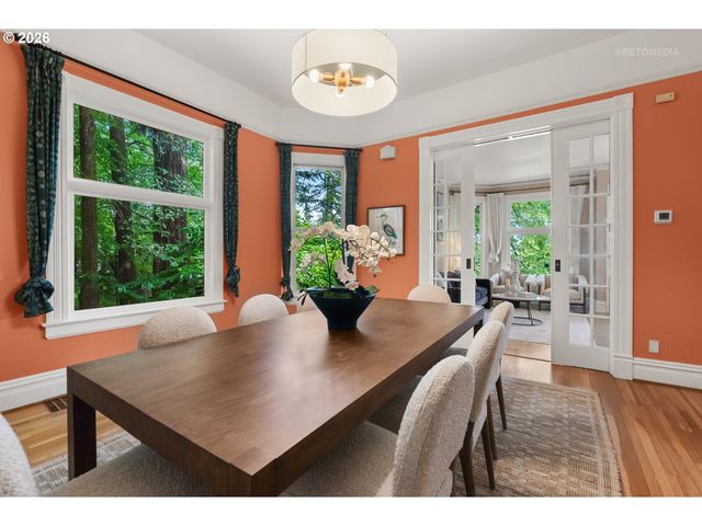 2104 Sw SPRING St, Portland, OR 97201