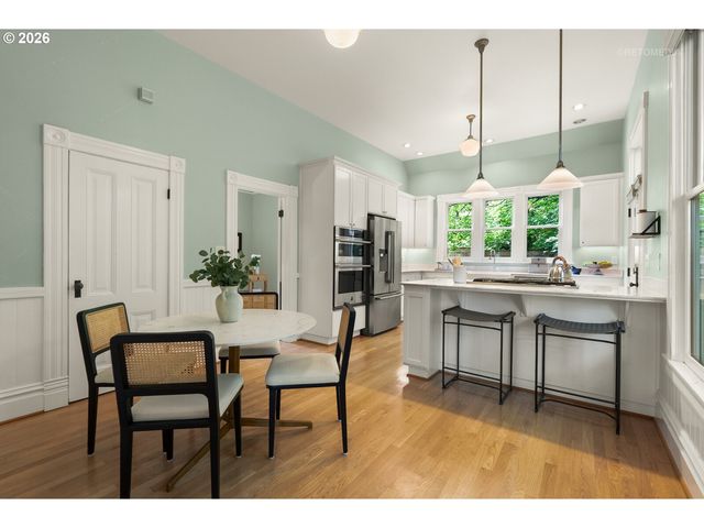 2104 Sw SPRING St, Portland, OR 97201