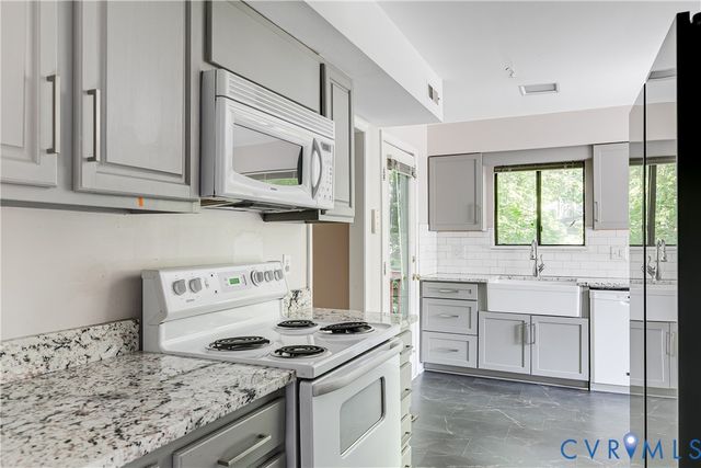 702 Gordon School Ct, North Chesterfield, VA 23236