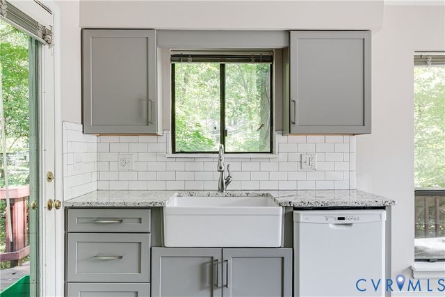 702 Gordon School Ct, North Chesterfield, VA 23236
