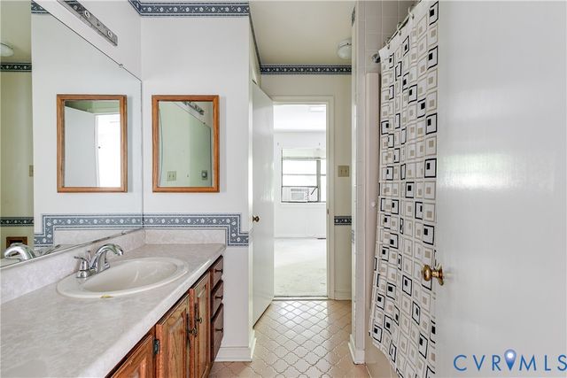 702 Gordon School Ct, North Chesterfield, VA 23236