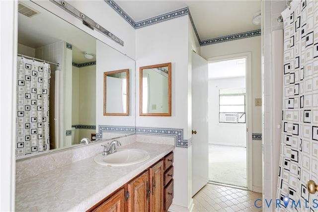 702 Gordon School Ct, North Chesterfield, VA 23236
