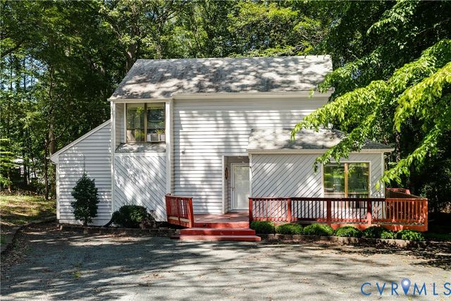702 Gordon School Ct, North Chesterfield, VA 23236