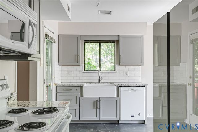 702 Gordon School Ct, North Chesterfield, VA 23236
