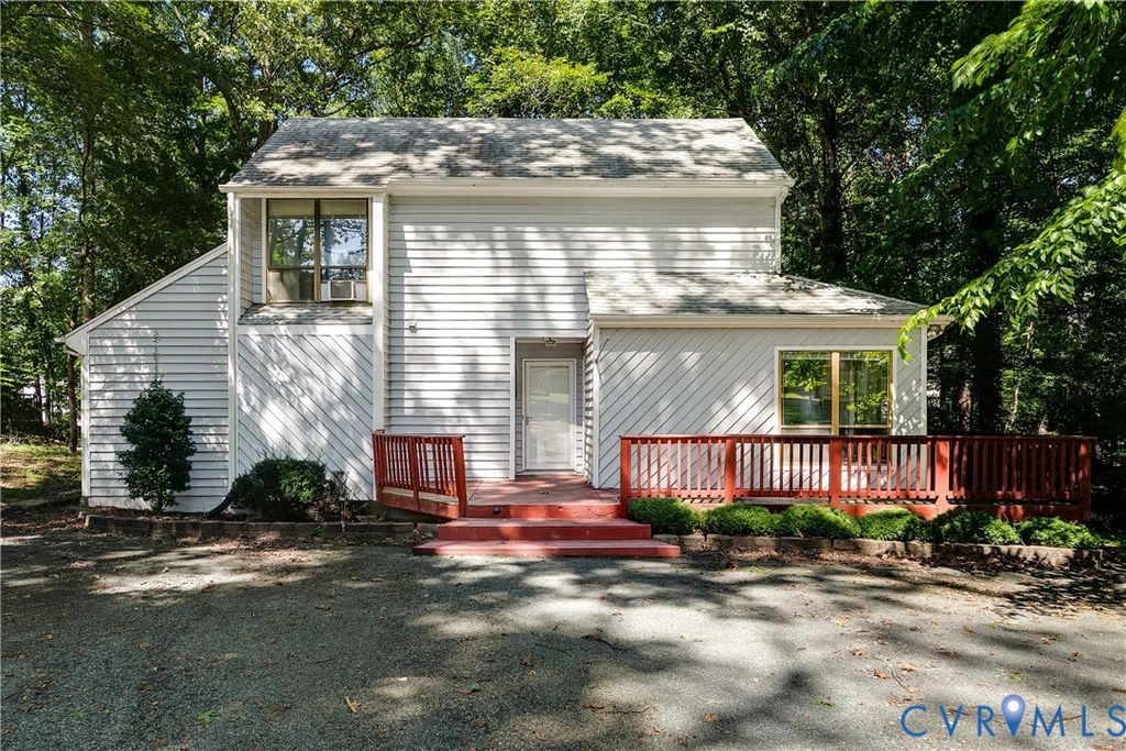 702 Gordon School Ct, North Chesterfield, VA 23236