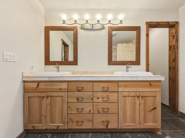 8 Avenida De La Paz, Lamy, NM 87540