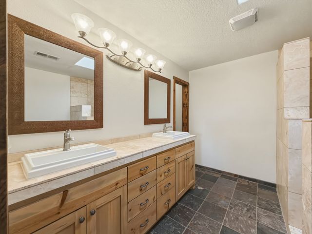 8 Avenida De La Paz, Lamy, NM 87540
