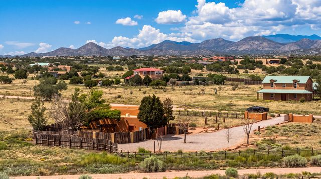 8 Avenida De La Paz, Lamy, NM 87540
