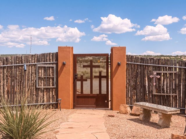 8 Avenida De La Paz, Lamy, NM 87540