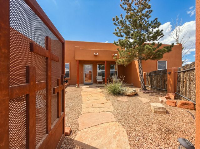 8 Avenida De La Paz, Lamy, NM 87540