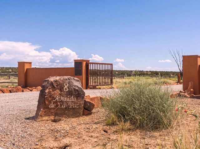8 Avenida De La Paz, Lamy, NM 87540
