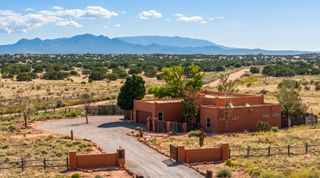 8 Avenida De La Paz, Lamy, NM 87540