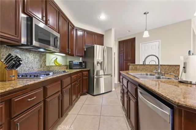 14215 Everglades Court, Canyon Country, CA 91387