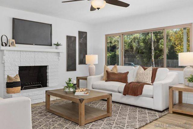 2738 Oak Hill Dr, Escondido, CA 92027
