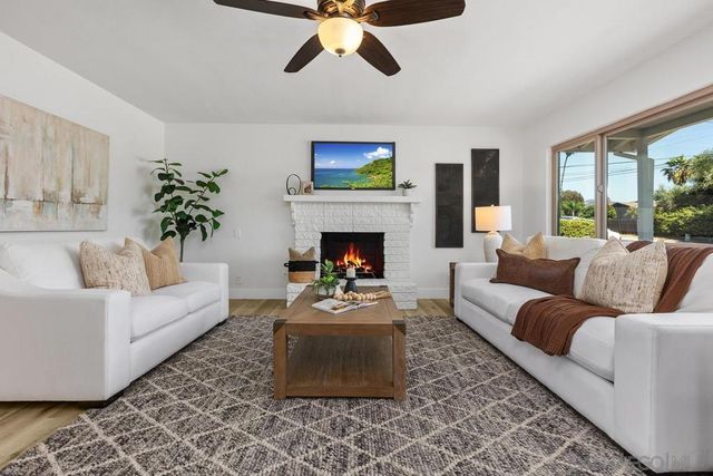 2738 Oak Hill Dr, Escondido, CA 92027