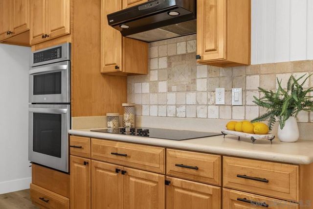 2738 Oak Hill Dr, Escondido, CA 92027
