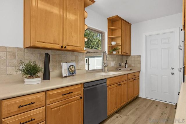 2738 Oak Hill Dr, Escondido, CA 92027