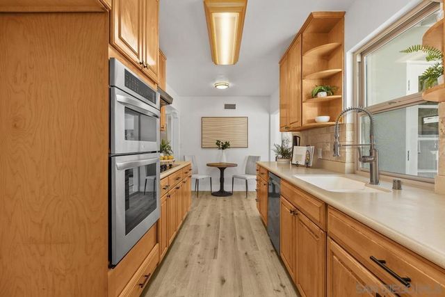 2738 Oak Hill Dr, Escondido, CA 92027