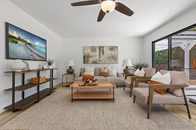 2738 Oak Hill Dr, Escondido, CA 92027