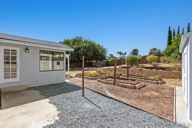 2738 Oak Hill Dr, Escondido, CA 92027