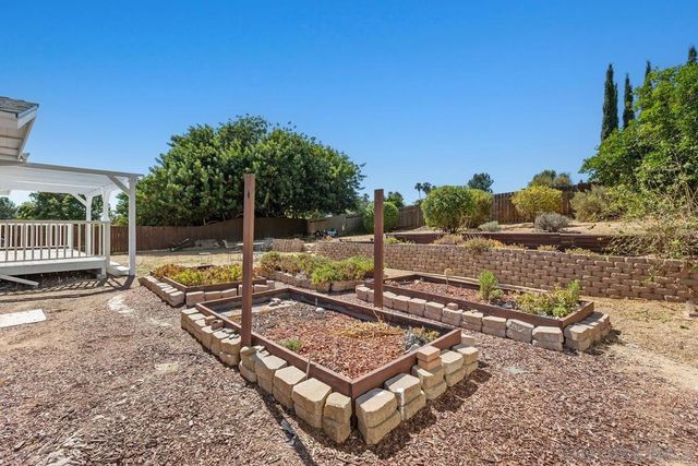 2738 Oak Hill Dr, Escondido, CA 92027