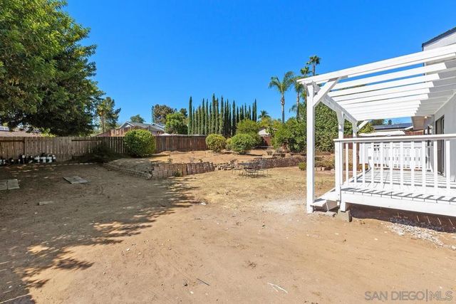 2738 Oak Hill Dr, Escondido, CA 92027