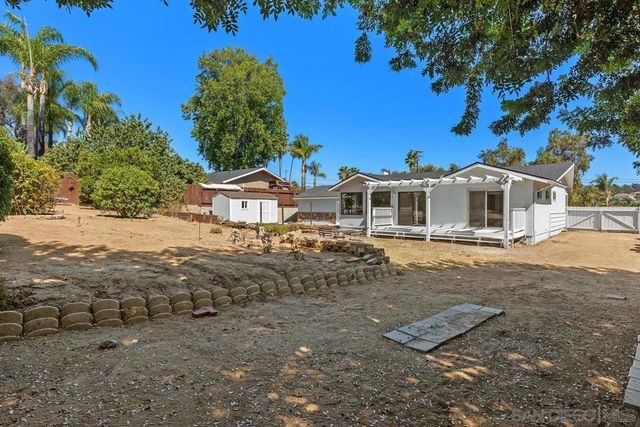 2738 Oak Hill Dr, Escondido, CA 92027