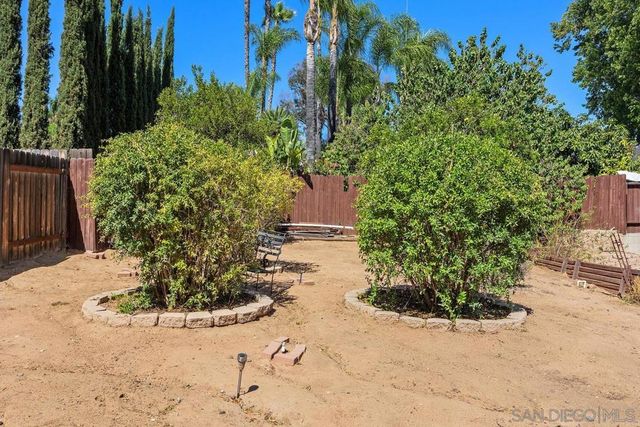 2738 Oak Hill Dr, Escondido, CA 92027