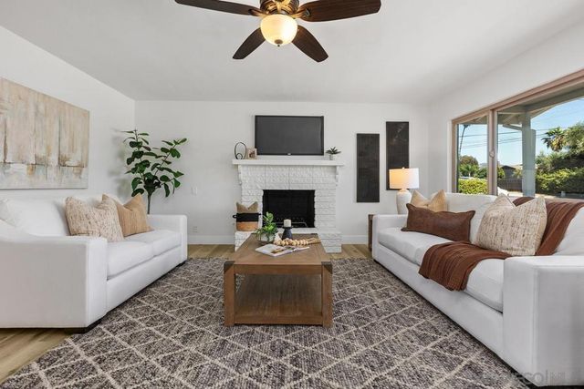 2738 Oak Hill Dr, Escondido, CA 92027
