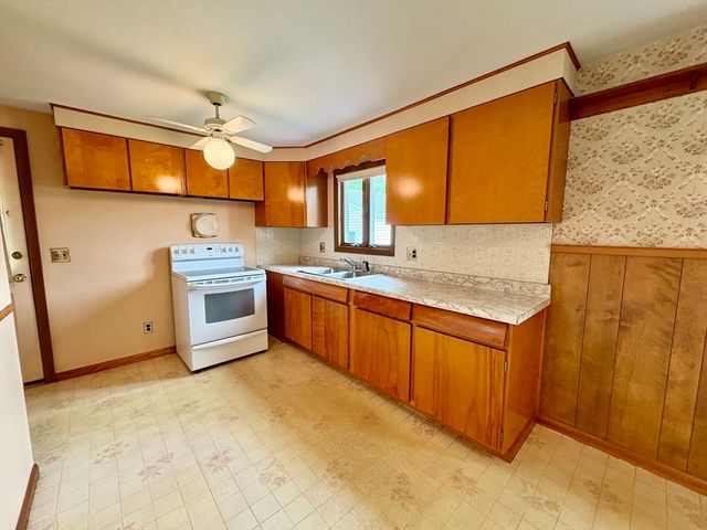 75 Edbert Drive, Holyoke, MA 01040