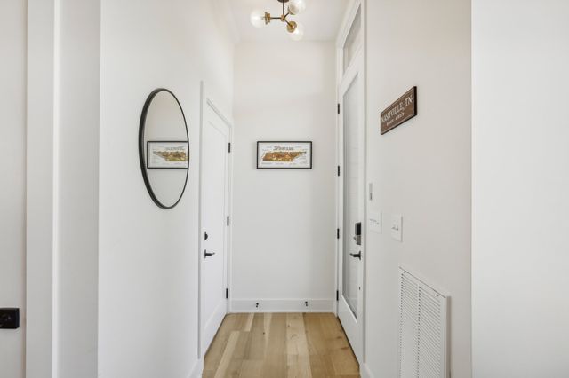 98 N 8th St, Nashville, TN 37206