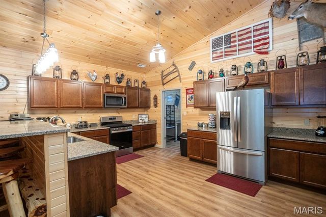 21805 Revere Lane, Waynesville, MO 65583