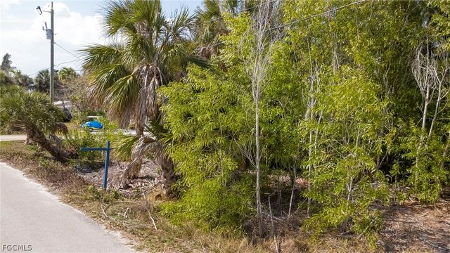 5350 Marina DR, Bokeelia, FL 33922