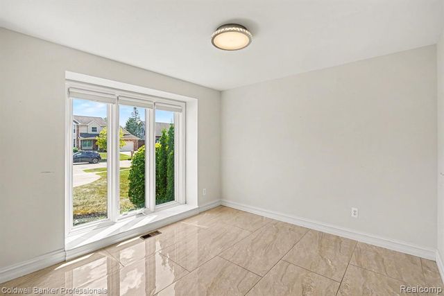 2585 Tiverton Drive, Sterling Heights, MI 48310